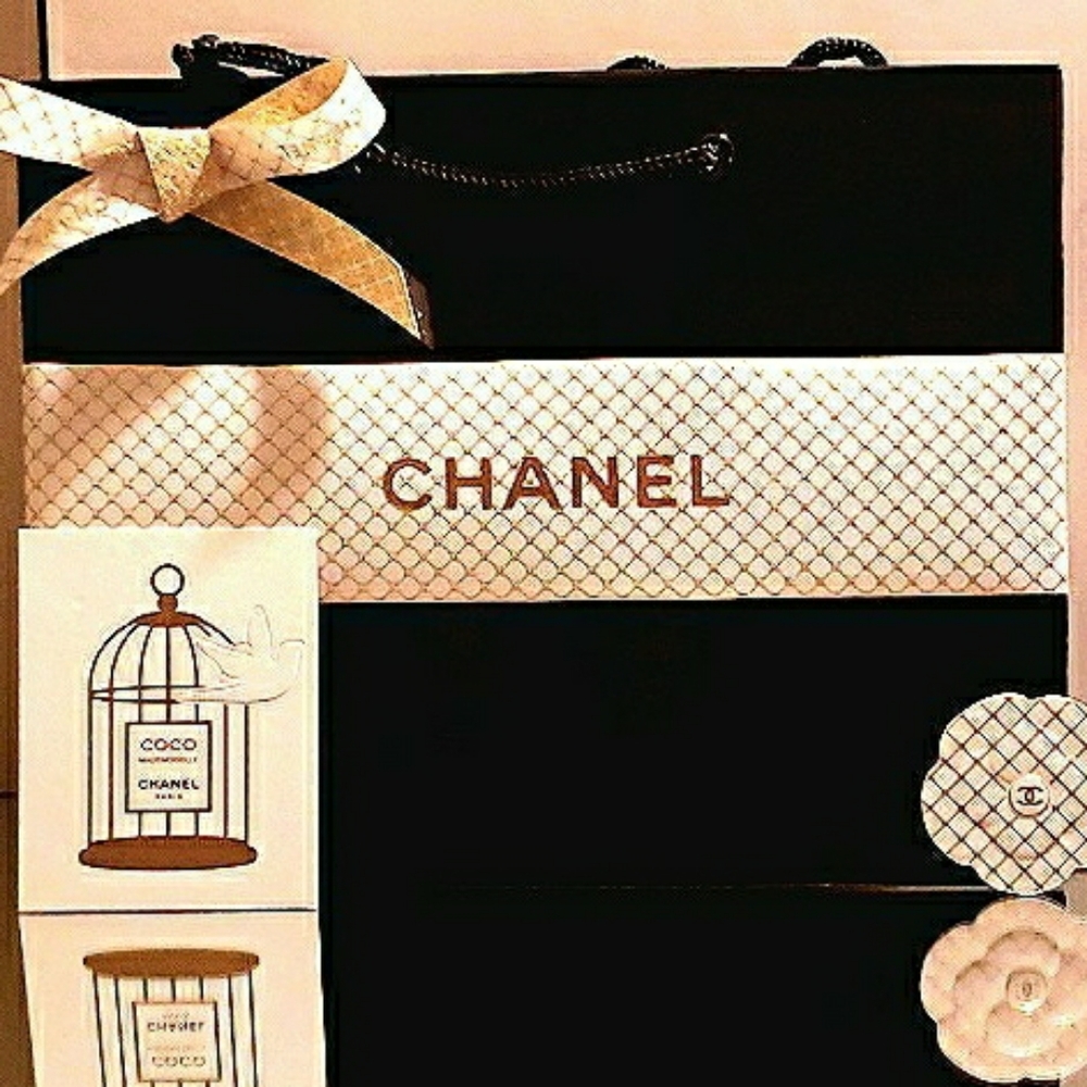 Chanel Bag & Ribbon Gift Set